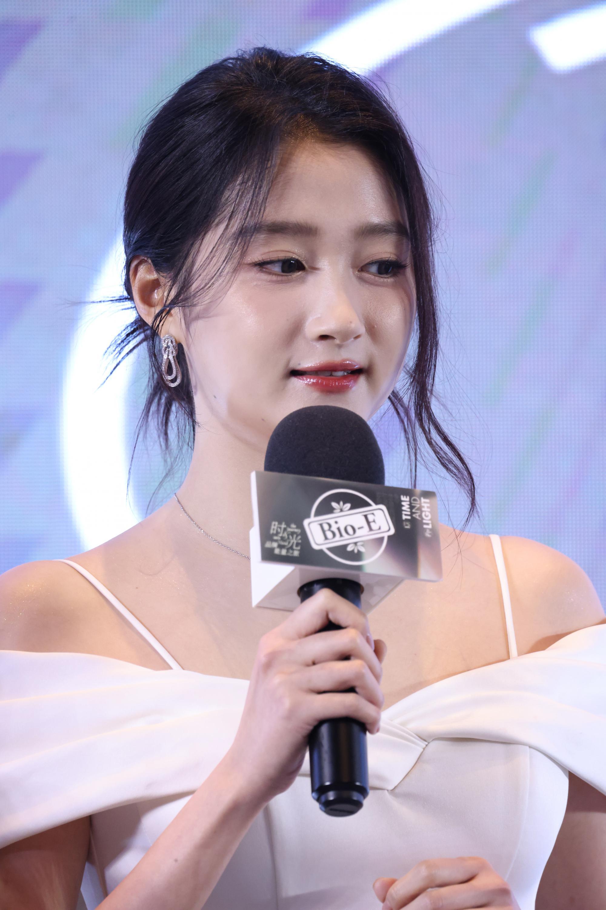 关晓彤现场头部正面生图照[6]